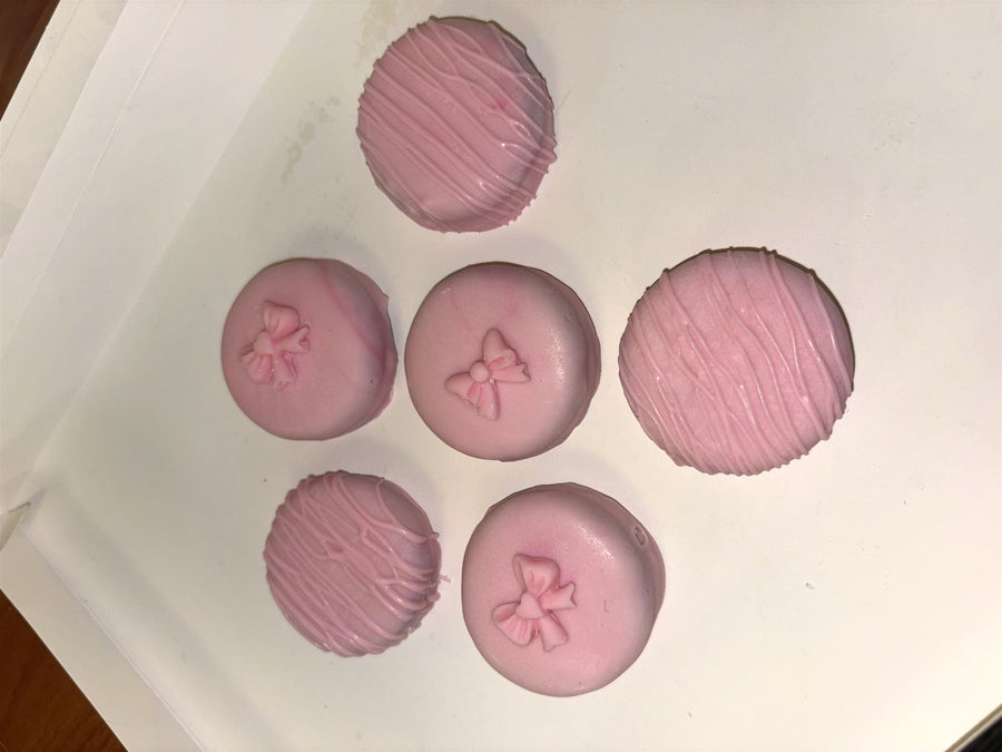 Chocolate-covered Oreos decorated by P&C Baking